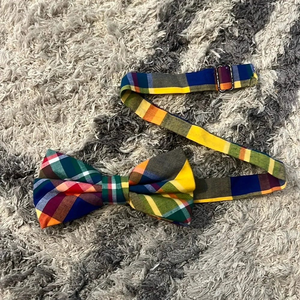 Check Plaid Bow Tie // kids // easy to use hook!